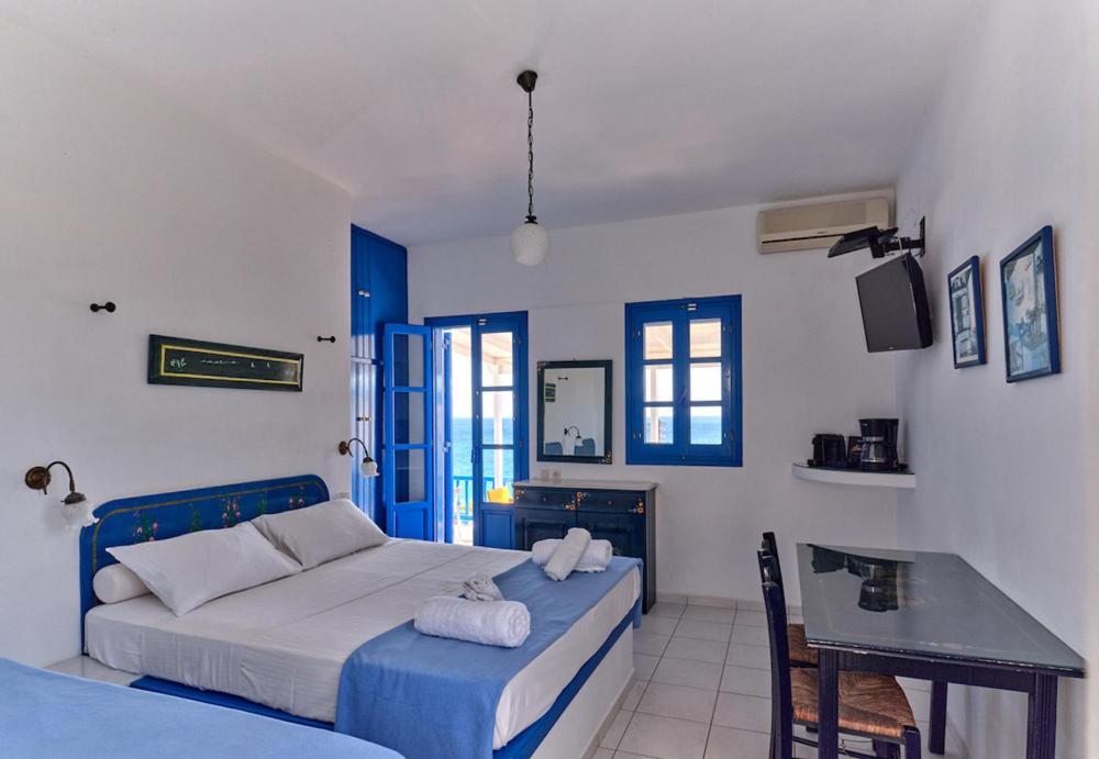 Blue Dolphin Antiparos Villas And Suites Agios Georgios  Екстериор снимка