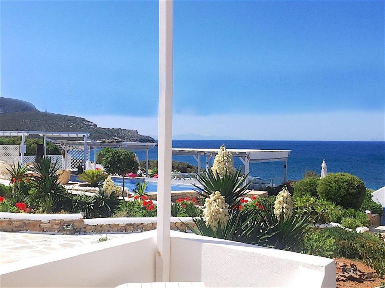 Blue Dolphin Antiparos Villas And Suites Agios Georgios  Екстериор снимка
