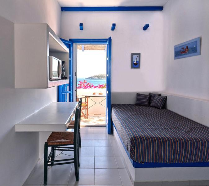 Blue Dolphin Antiparos Villas And Suites Agios Georgios  Екстериор снимка