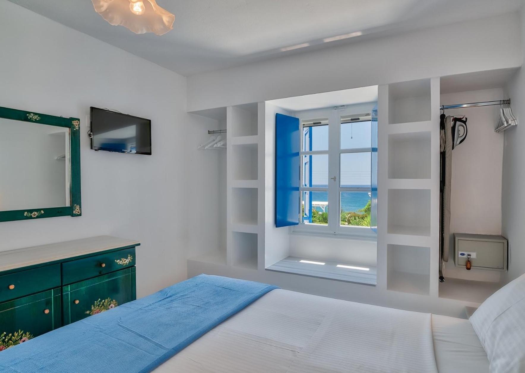 Blue Dolphin Antiparos Villas And Suites Agios Georgios  Екстериор снимка